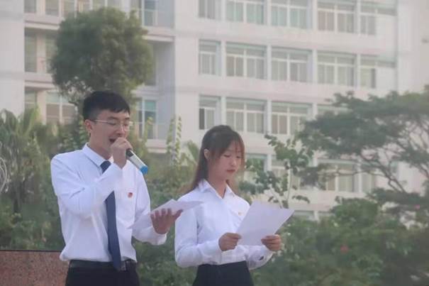 说明: D:\360data\重要数据\桌面\19主题教育\新闻稿\1118国旗下讲话\照片\131635606883544841.jpg