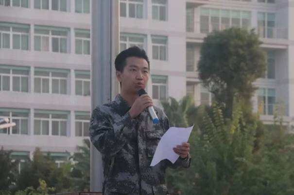 说明: D:\360data\重要数据\桌面\19主题教育\新闻稿\1118国旗下讲话\照片\105932769731854007.jpg