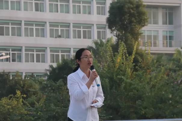 说明: D:\360data\重要数据\桌面\19主题教育\新闻稿\1118国旗下讲话\照片\898019378648550786.jpg